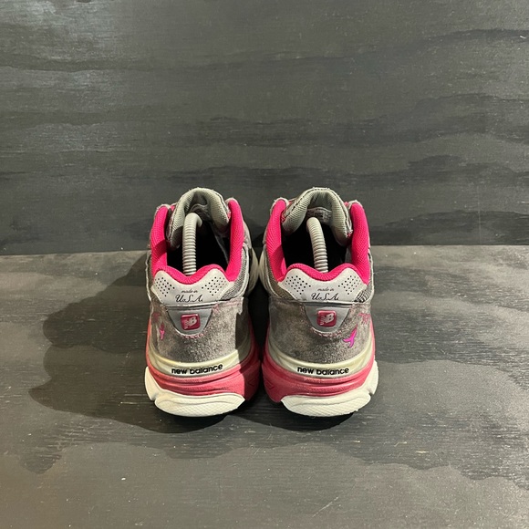 New Balance 990 V3 Womens Size 8.5 Running Shoes Grey Pink Breast Cancer Sneaker - Picture 4 of 8